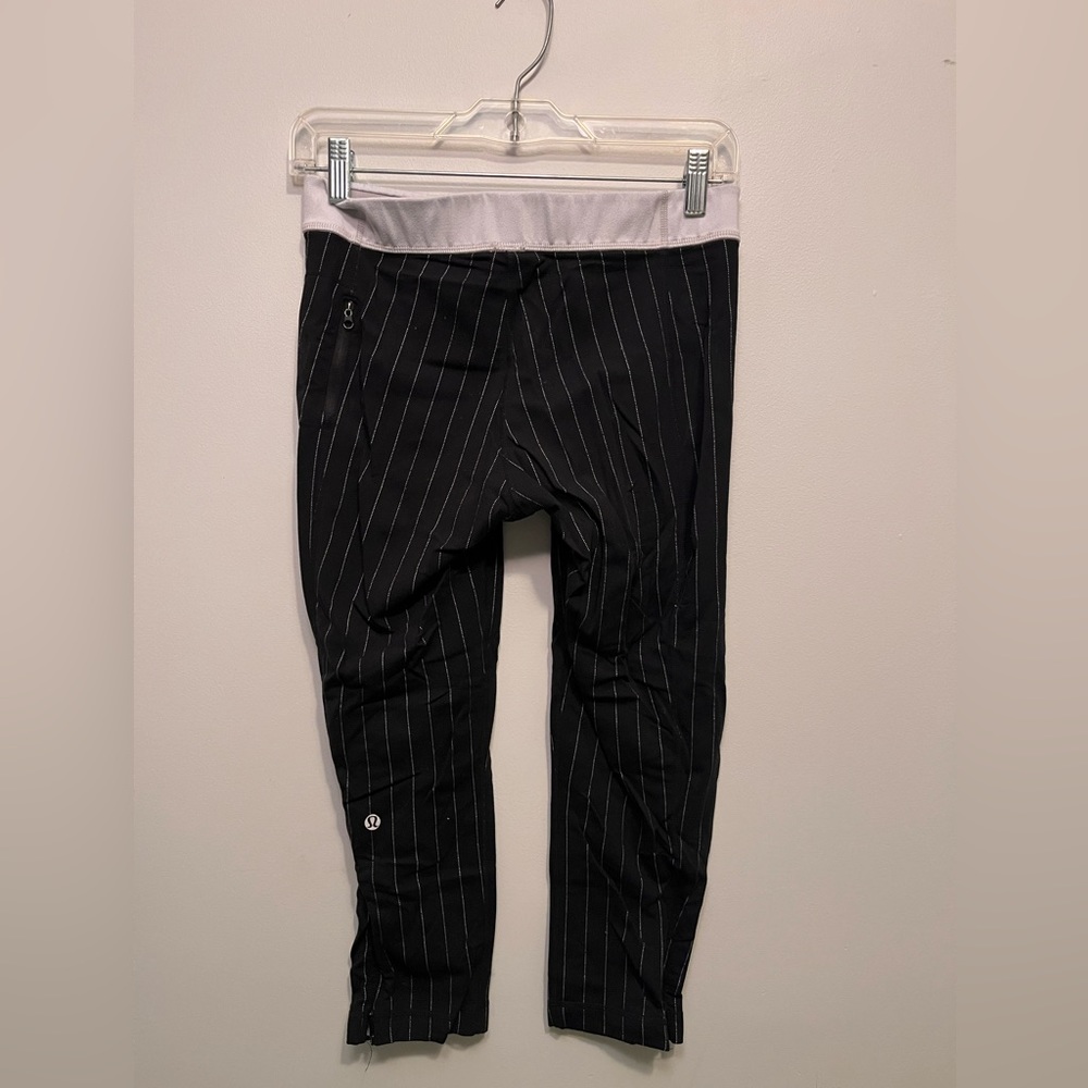 Lululemon size 6 Cropped Legging